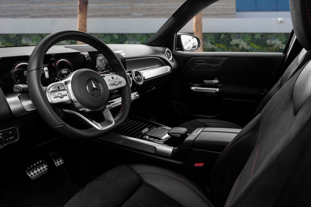 Mieten Sie ein Mercedes GLB 200 (Schwarz), 2023 ID-05304 in Dubai